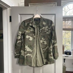 Ashley Mason camouflaged shirt size small